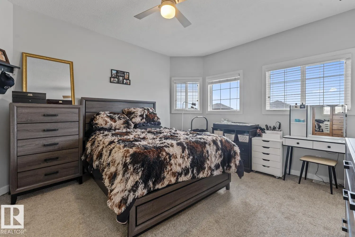 28 Falcon RD