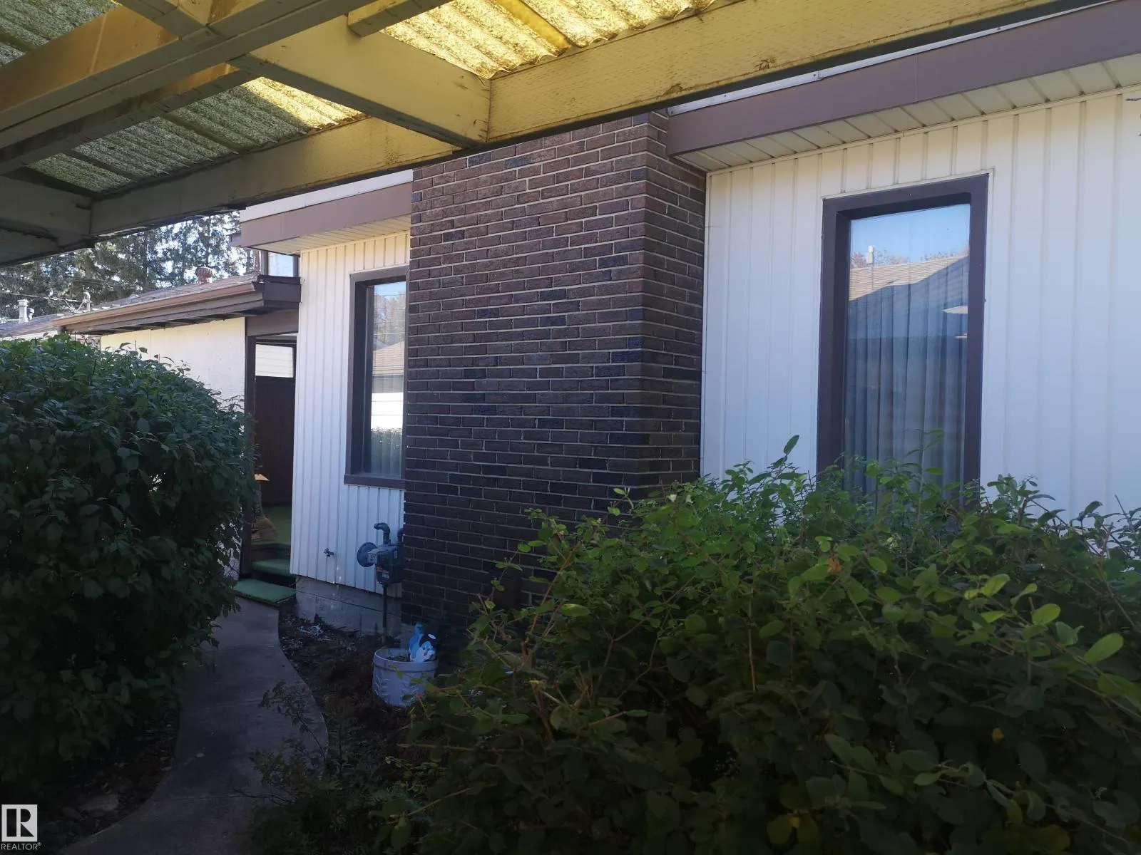 9636 63 AV NW
