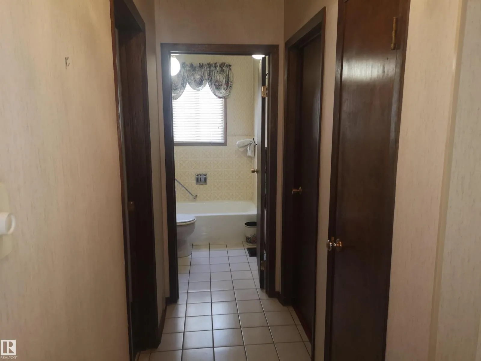 9636 63 AV NW