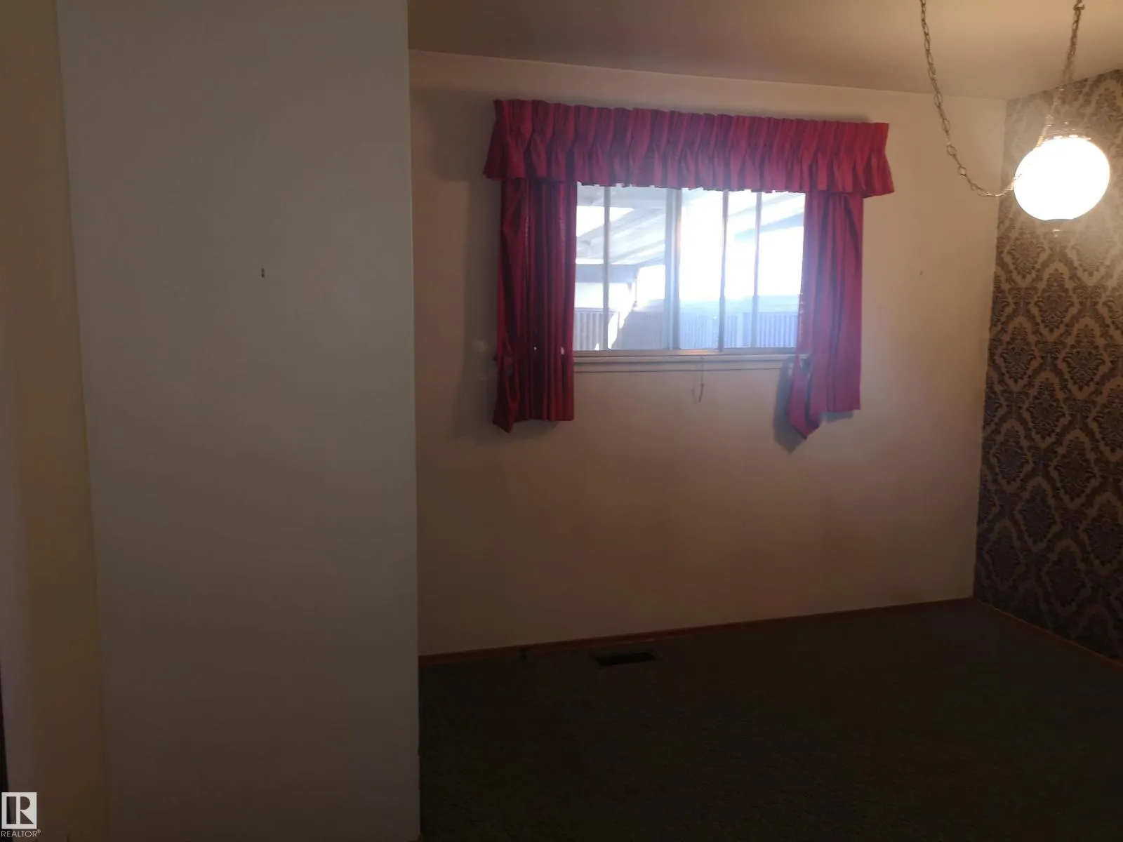 9636 63 AV NW