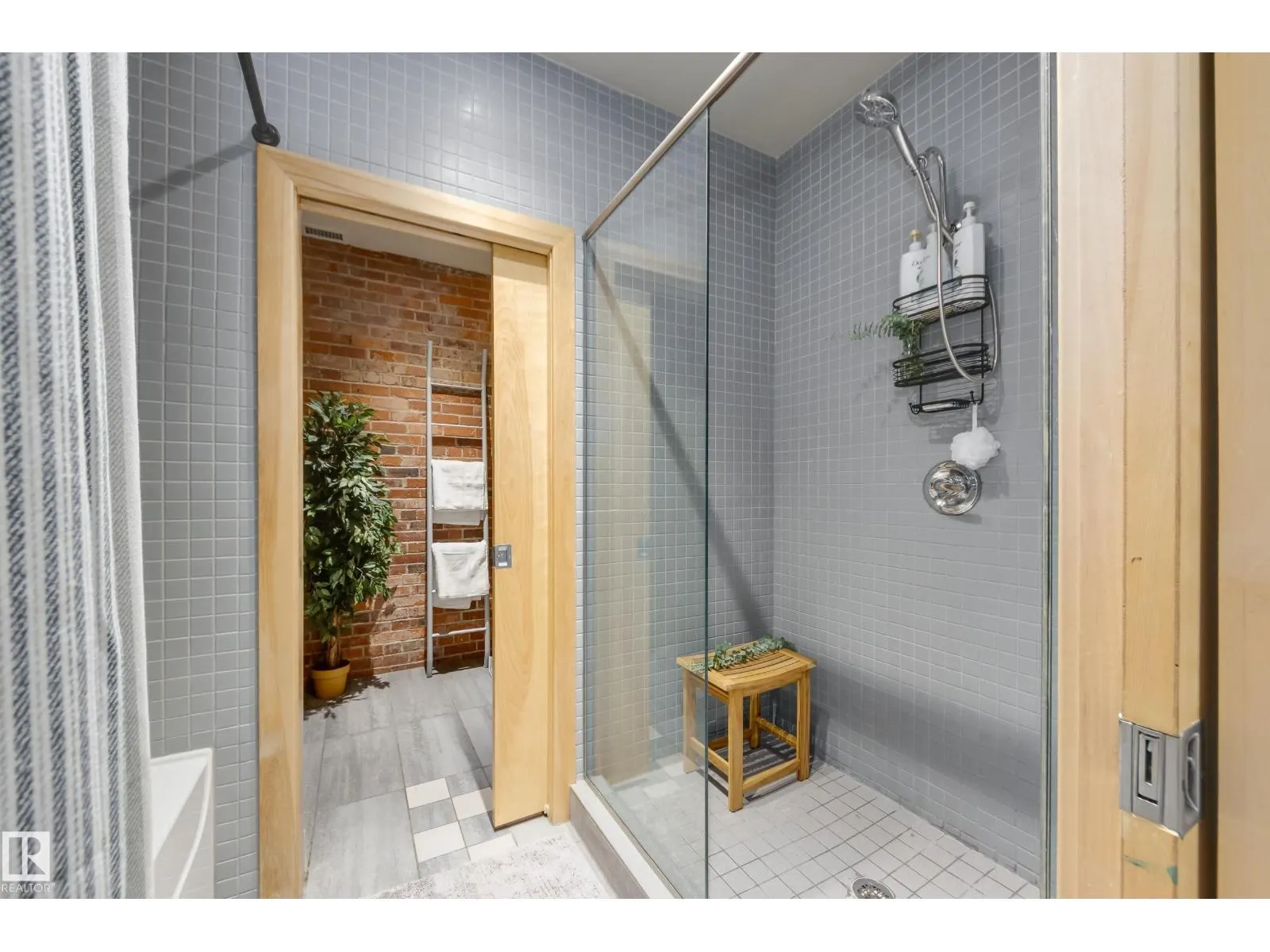 #104 10265 107 ST NW