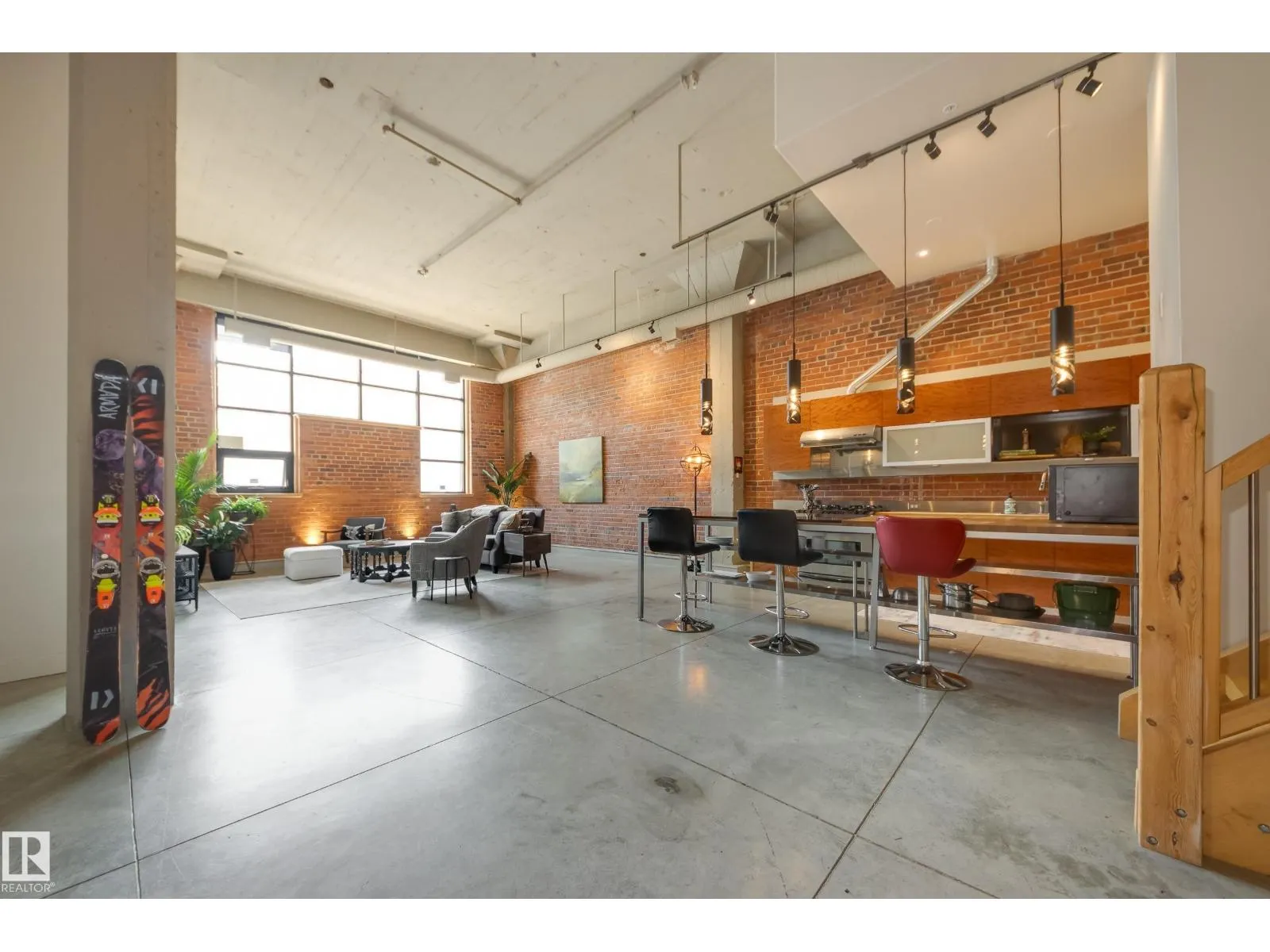 #104 10265 107 ST NW