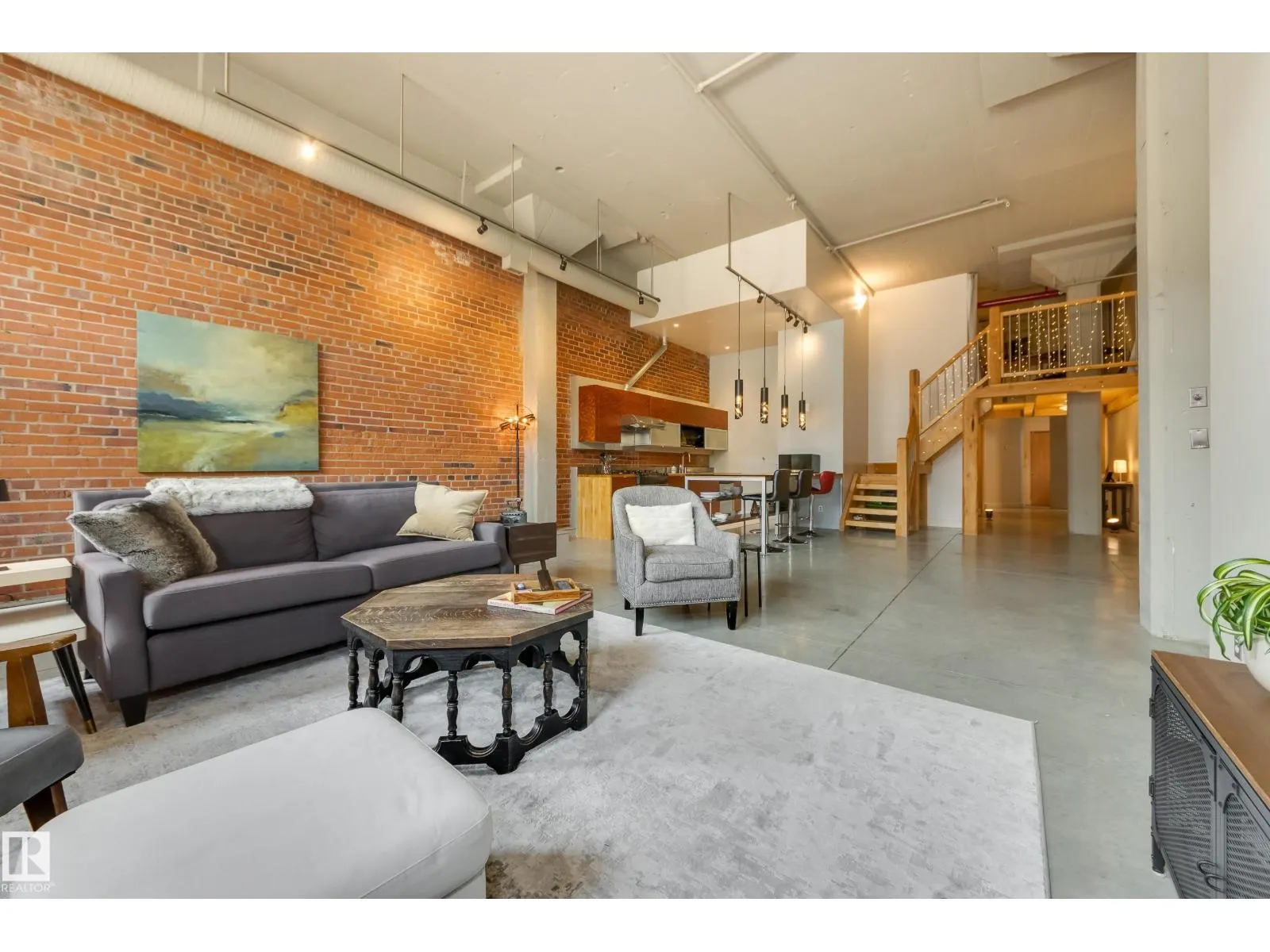 #104 10265 107 ST NW