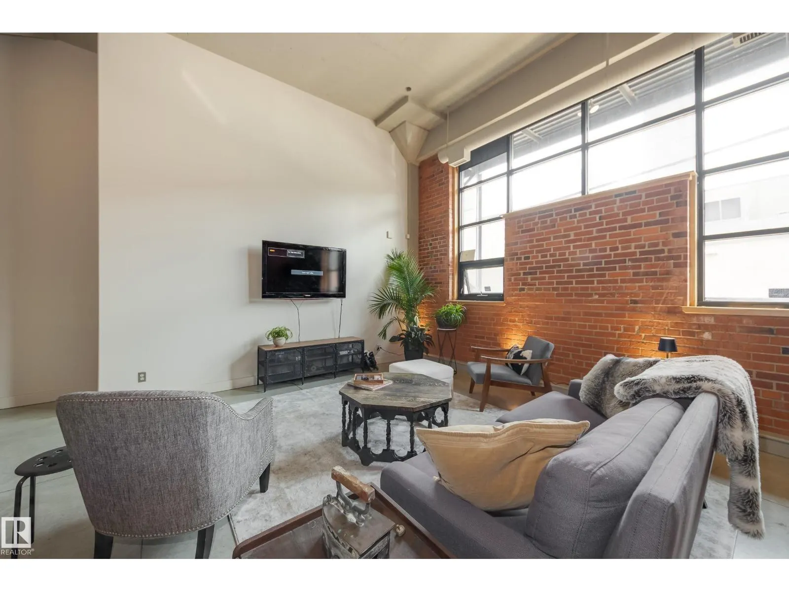 #104 10265 107 ST NW