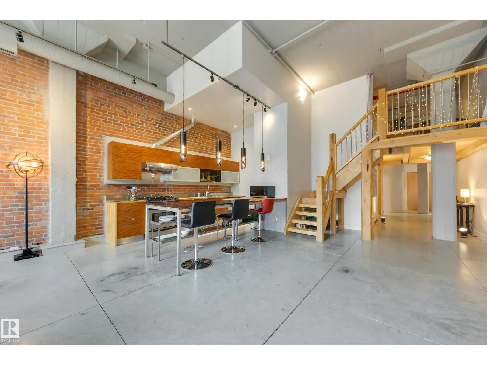 #104 10265 107 ST NW