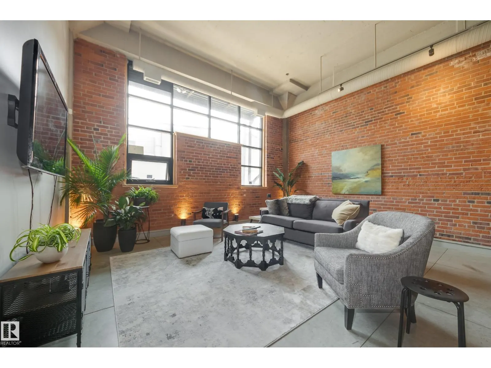 #104 10265 107 ST NW