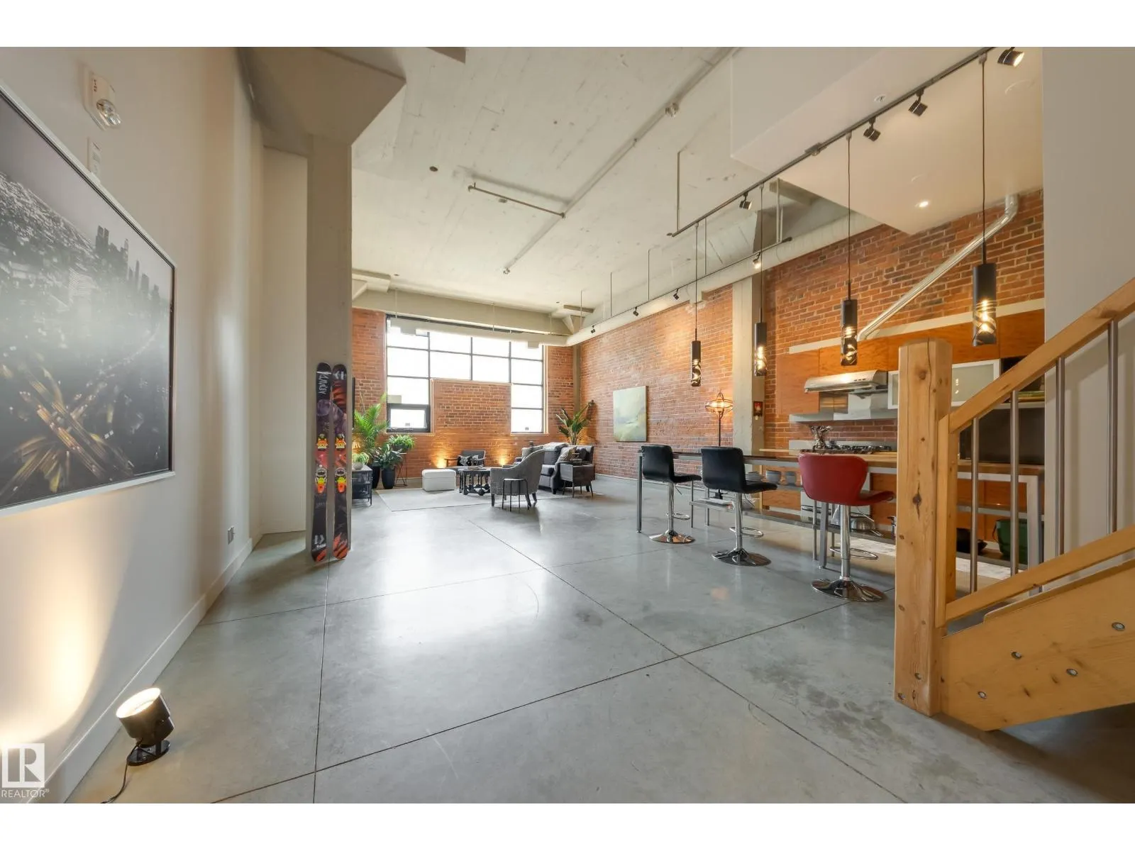 #104 10265 107 ST NW