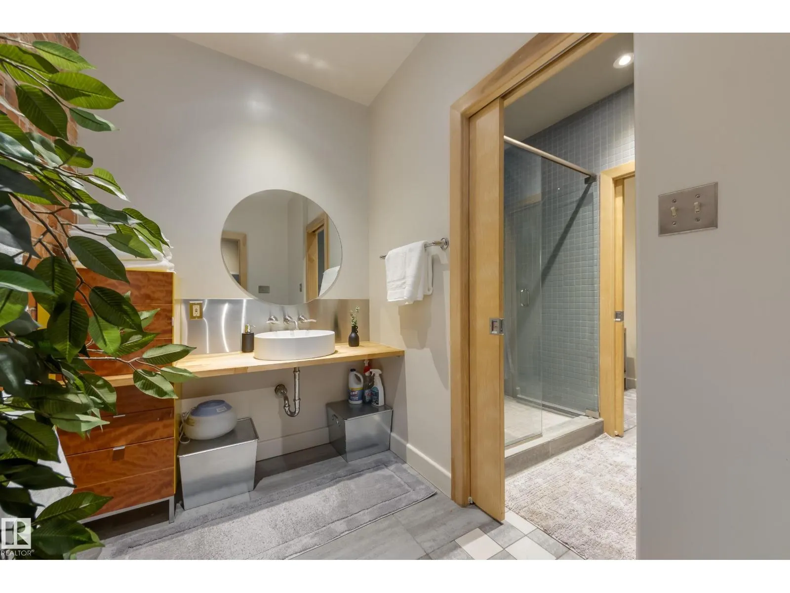 #104 10265 107 ST NW
