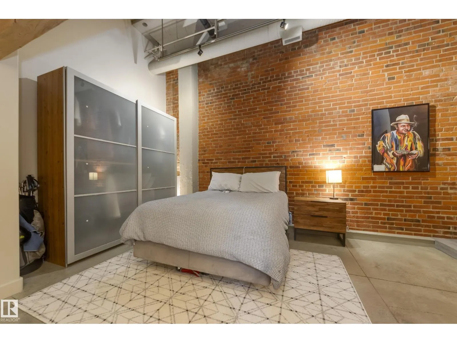#104 10265 107 ST NW