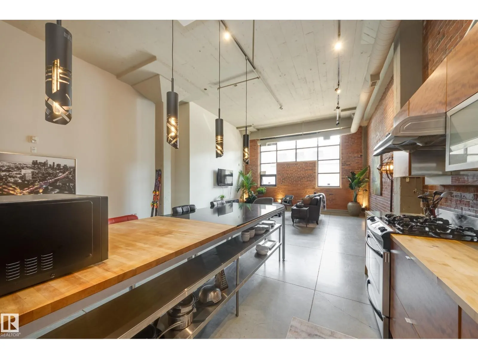 #104 10265 107 ST NW