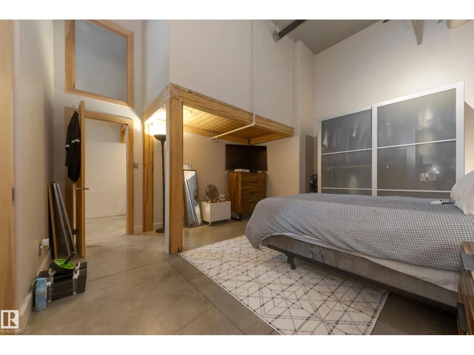 #104 10265 107 ST NW
