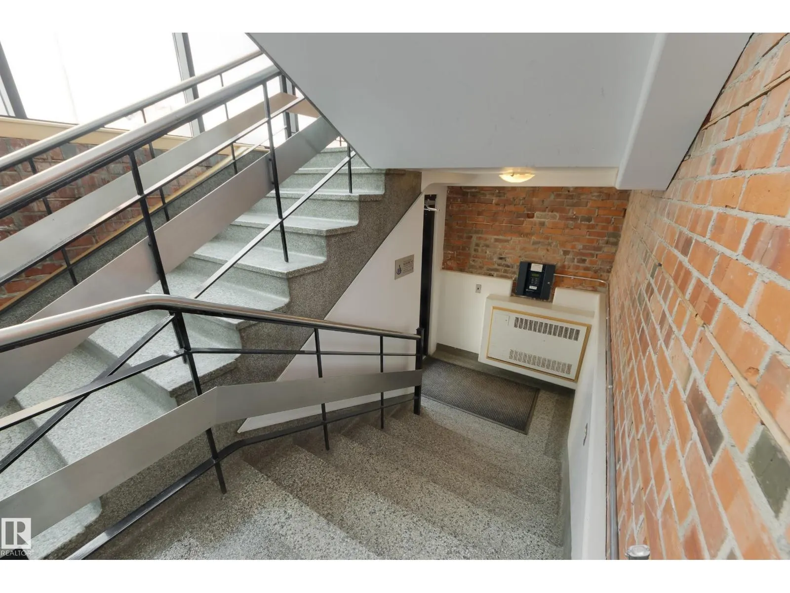 #104 10265 107 ST NW