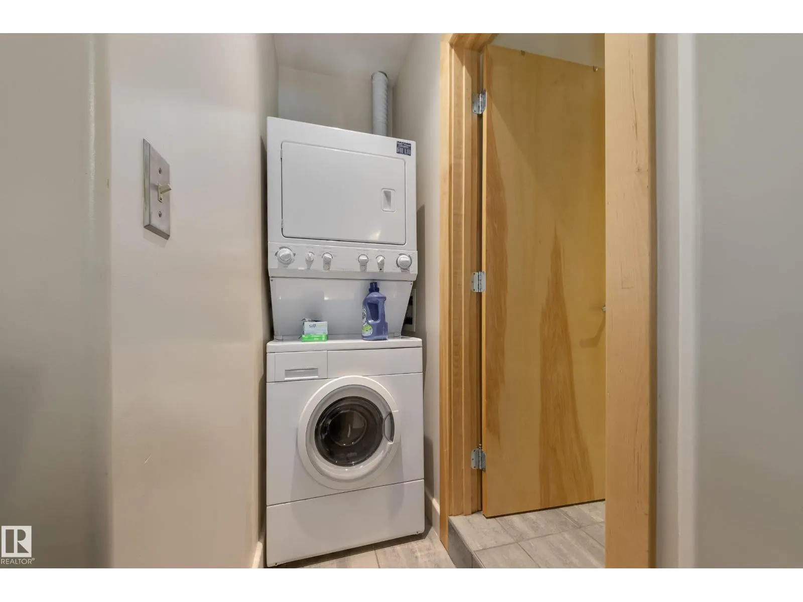 #104 10265 107 ST NW