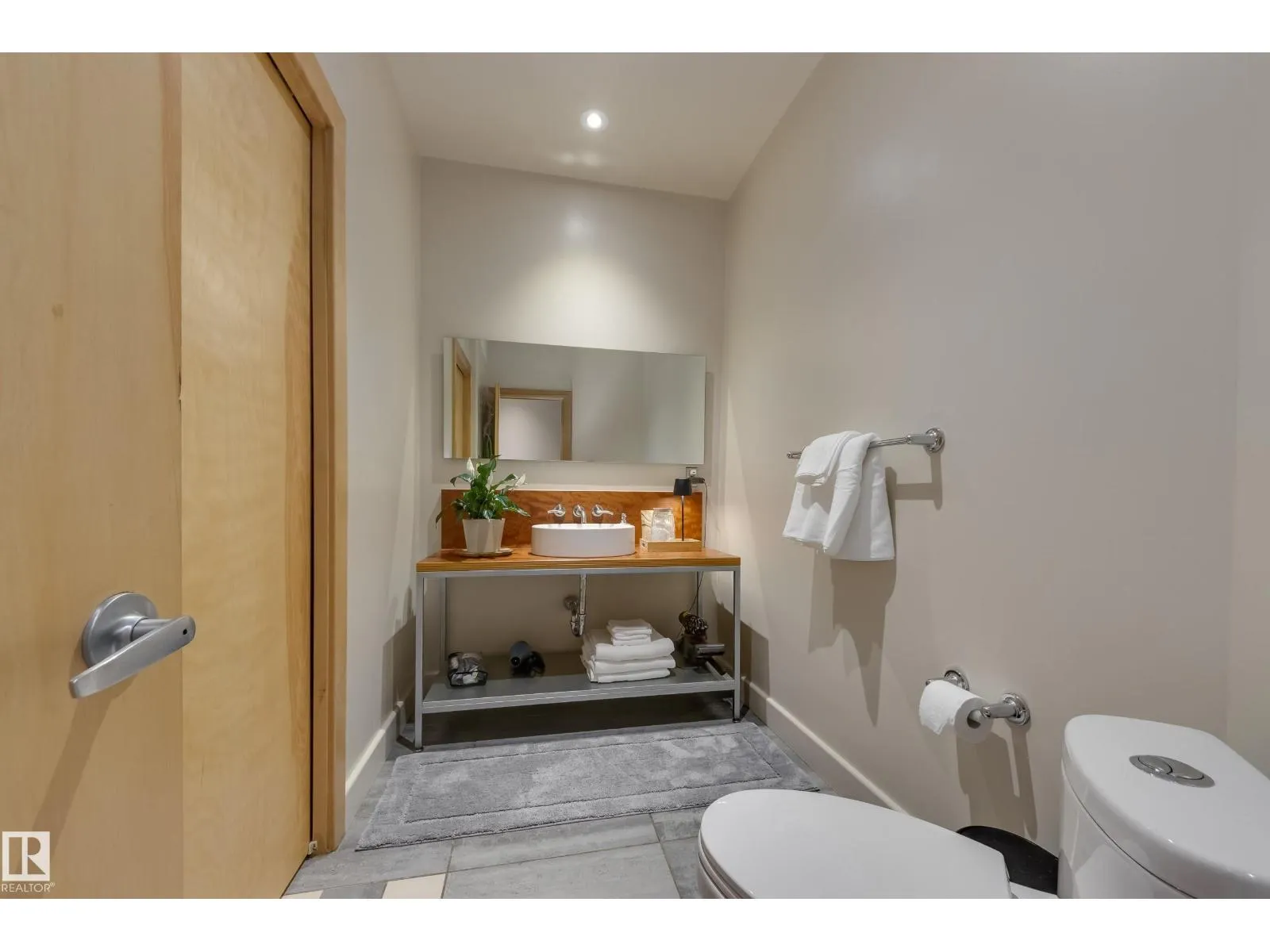 #104 10265 107 ST NW