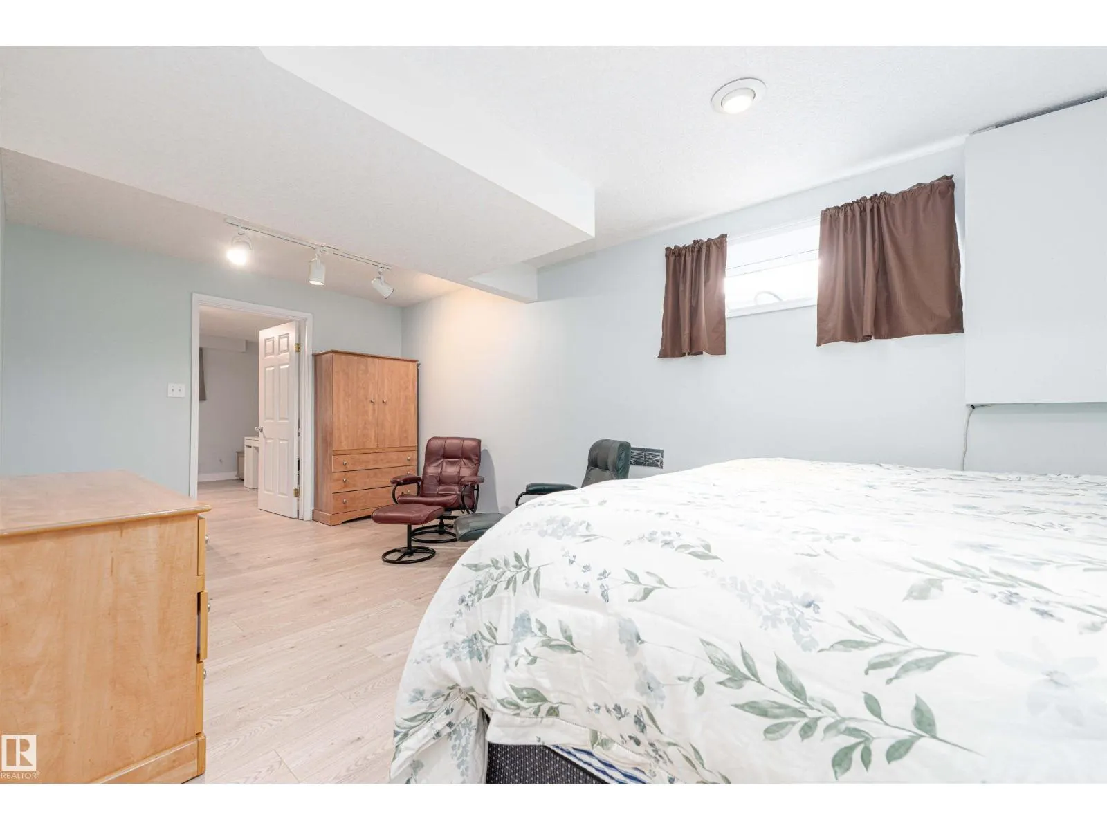 17 OLMSTEAD CT