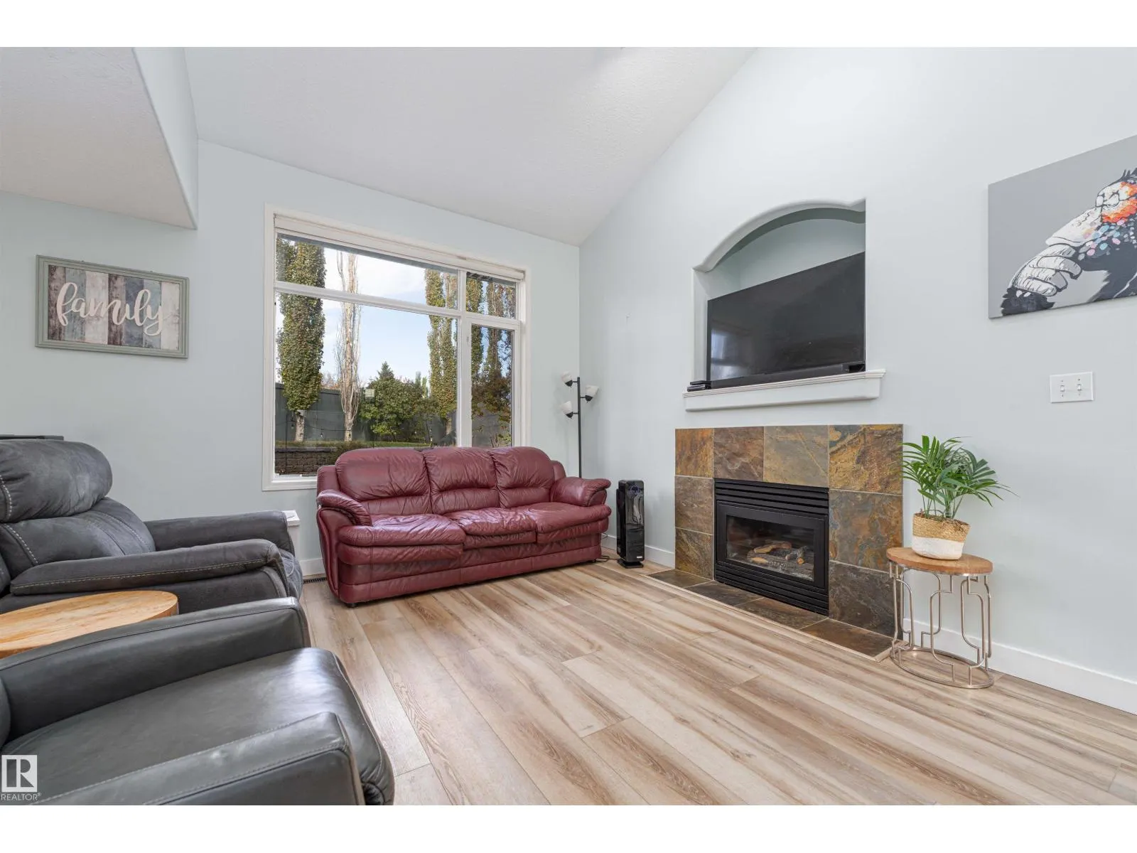 17 OLMSTEAD CT