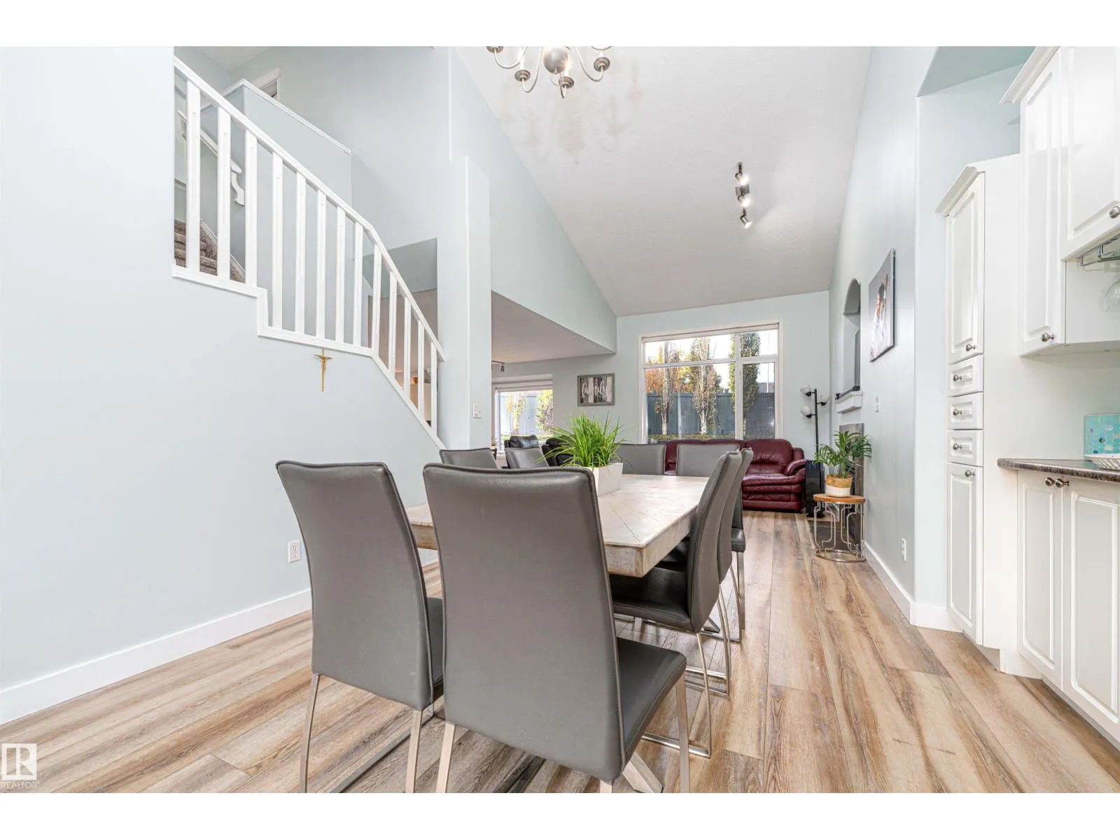 17 OLMSTEAD CT