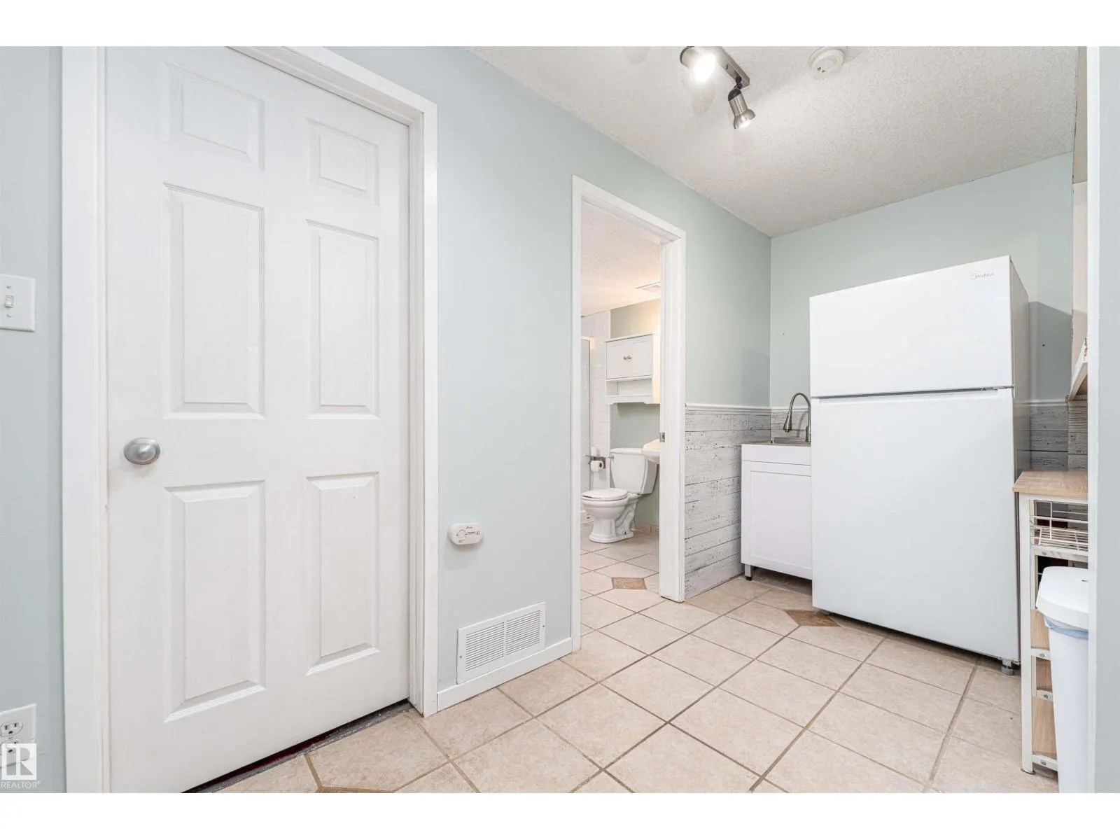 17 OLMSTEAD CT
