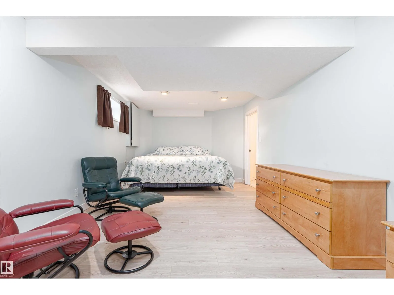 17 OLMSTEAD CT