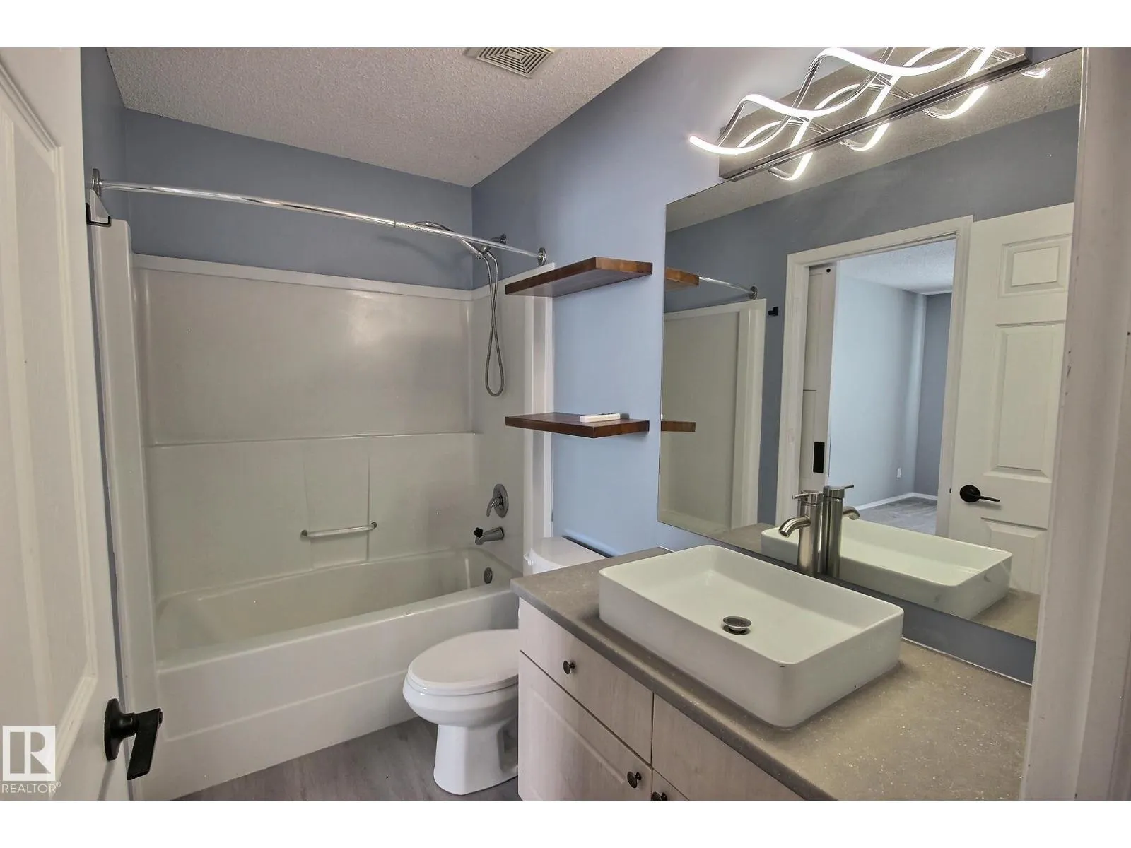 10520 108 AV NW