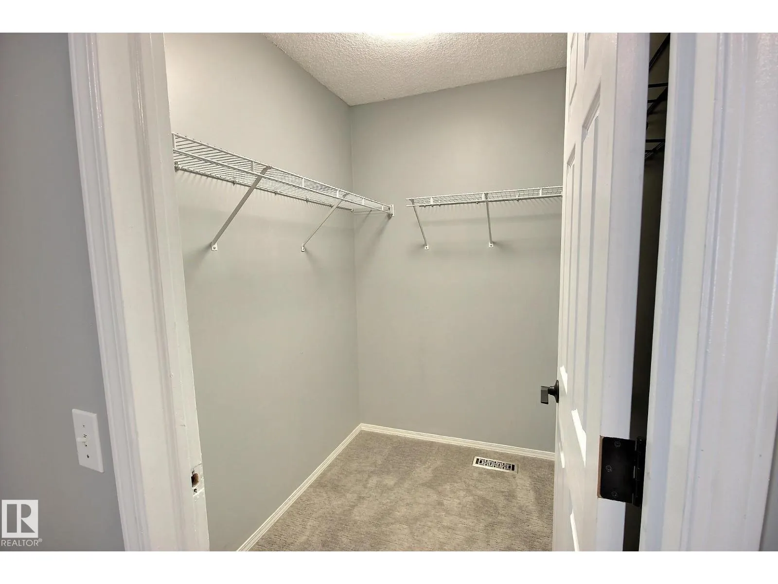 10520 108 AV NW