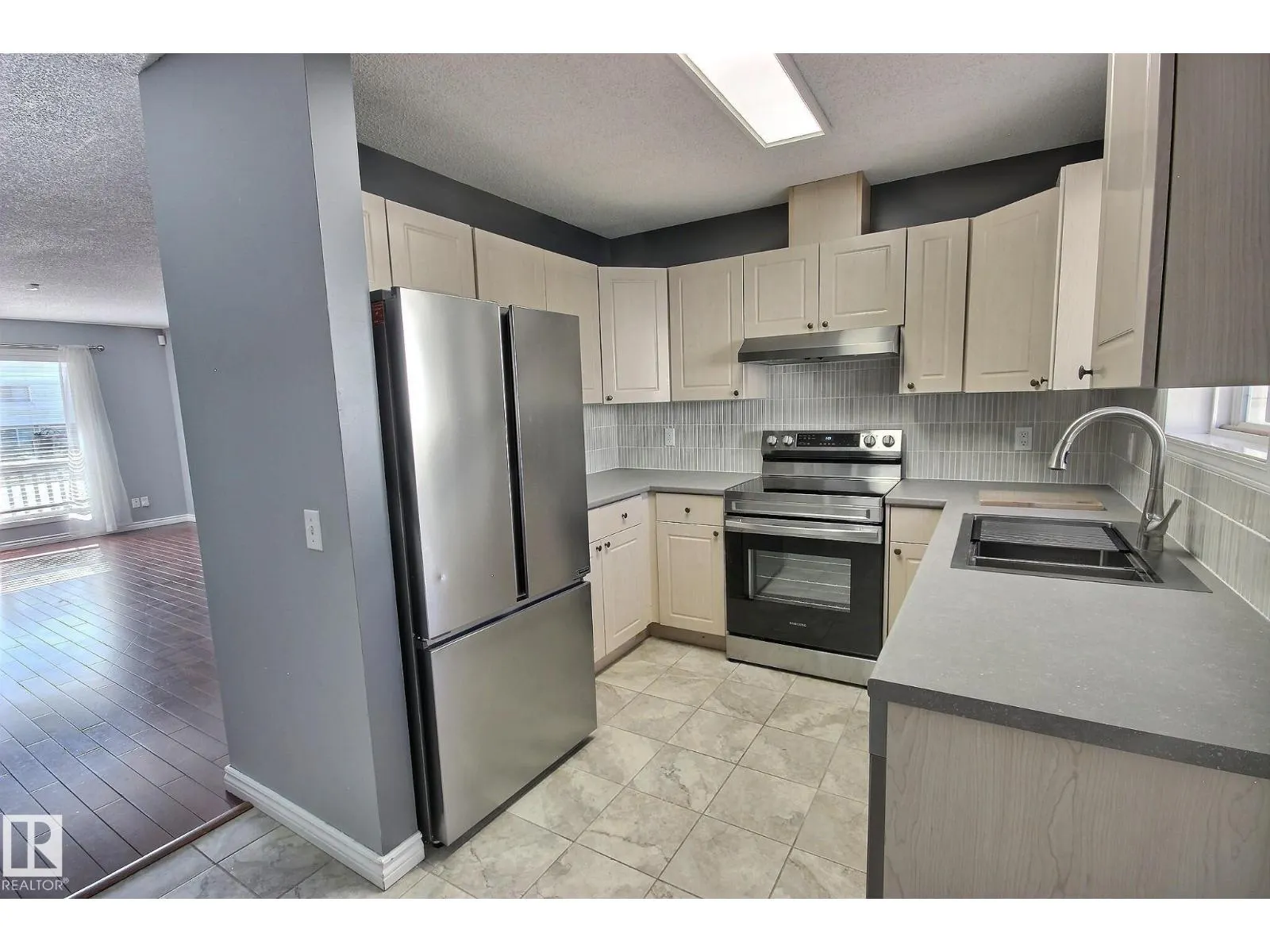 10520 108 AV NW