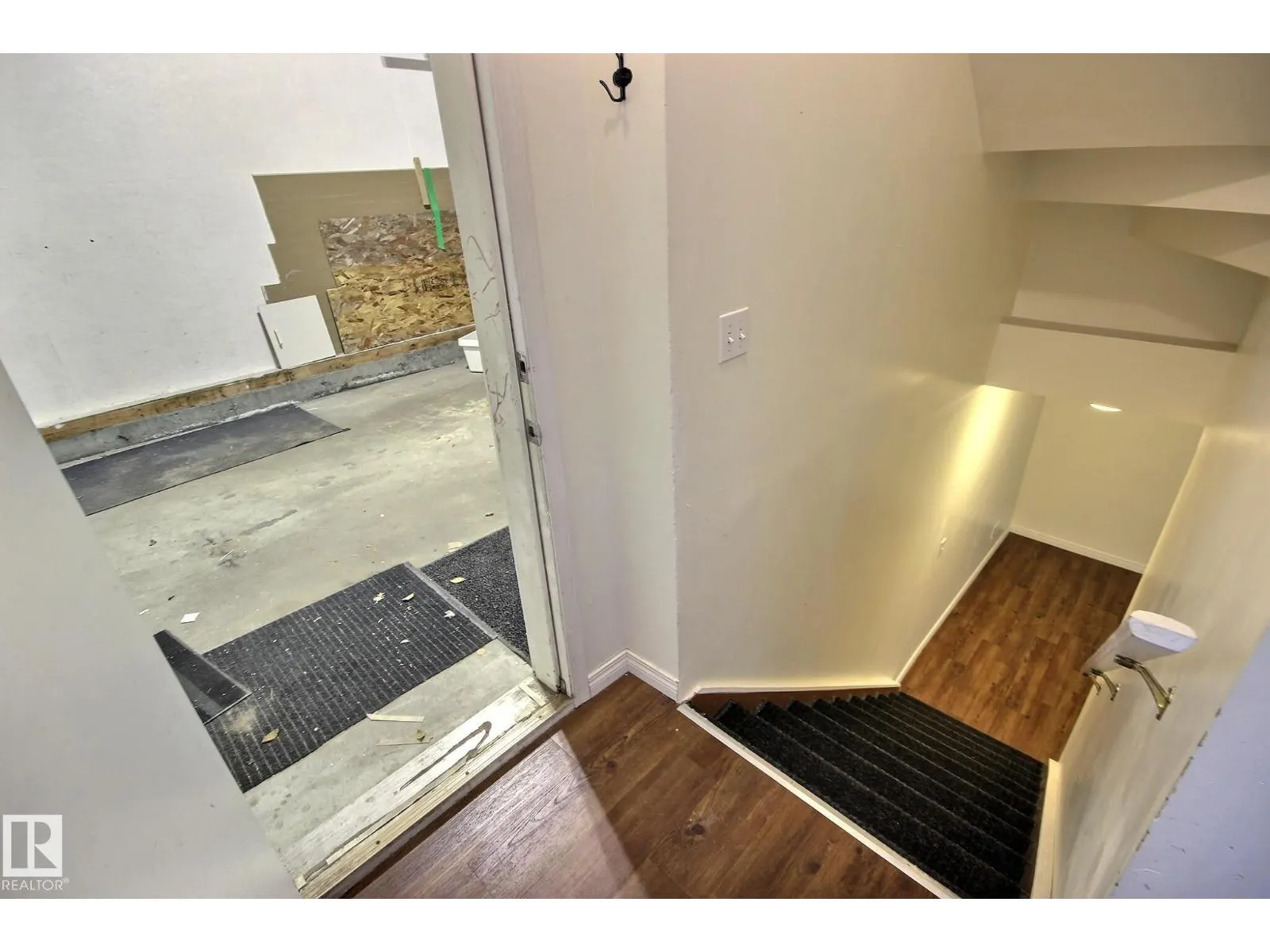 10520 108 AV NW