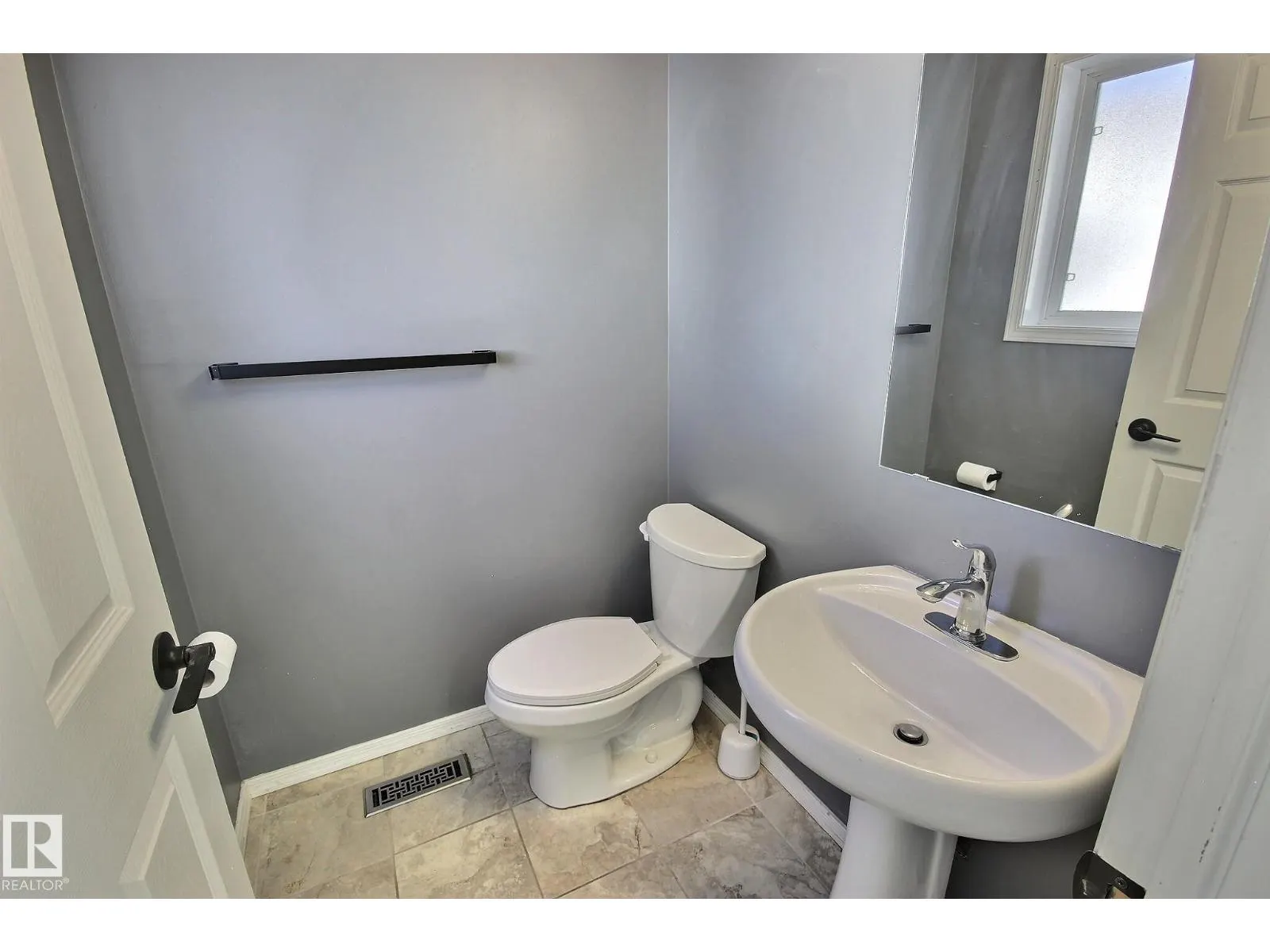 10520 108 AV NW