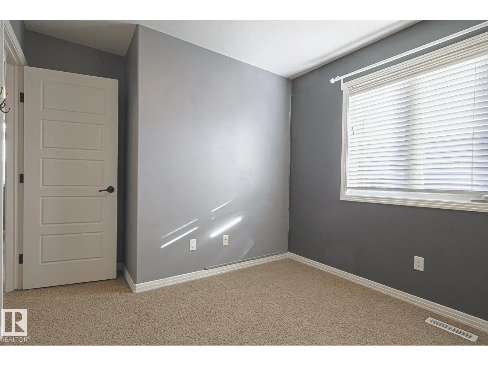 819 172 ST SW