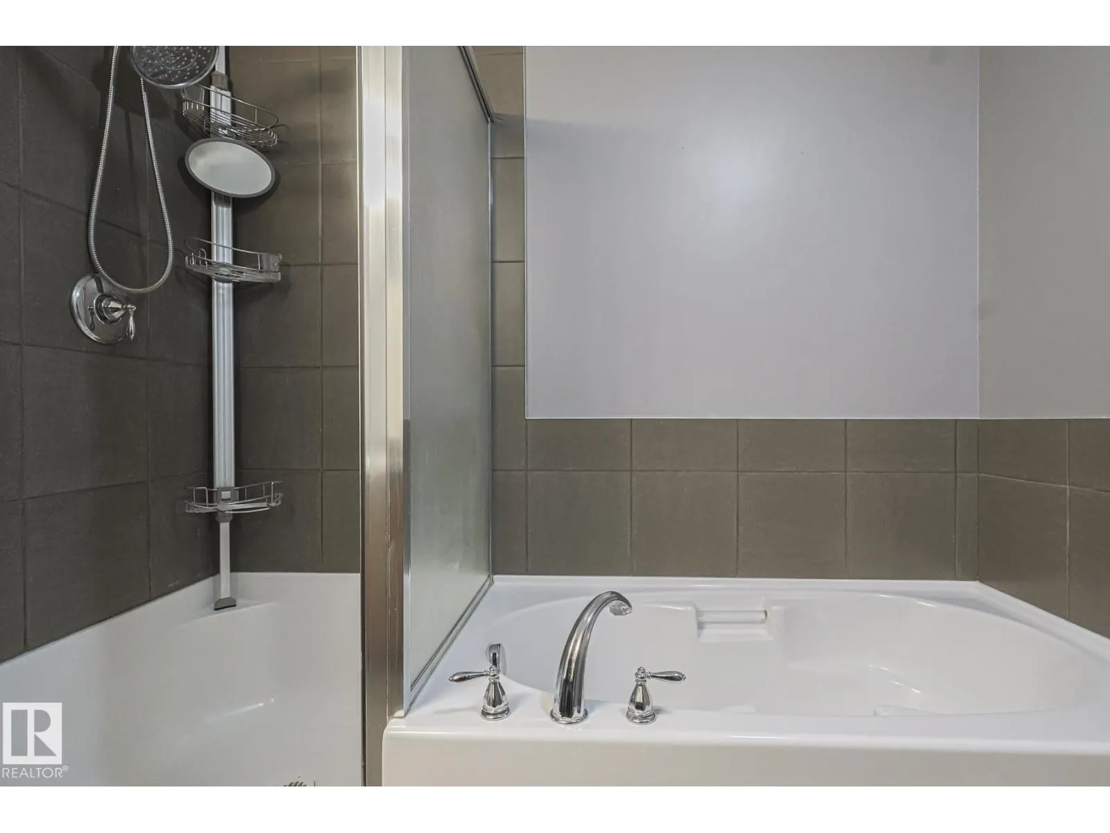 819 172 ST SW