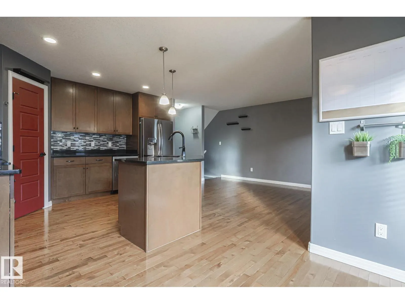 819 172 ST SW