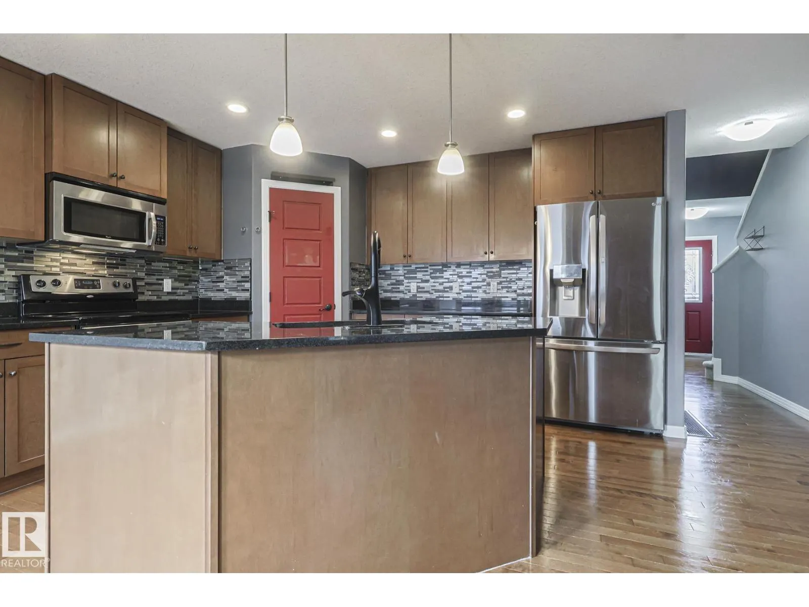 819 172 ST SW