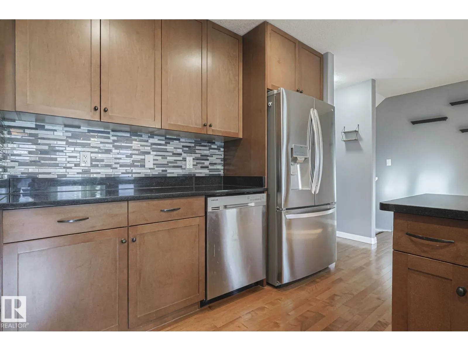 819 172 ST SW