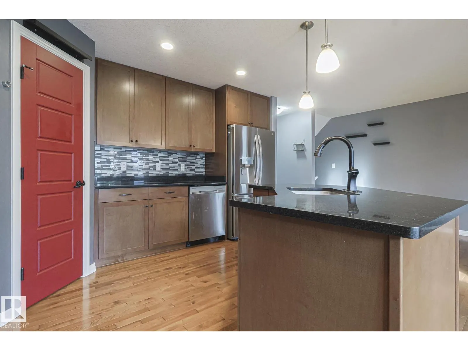 819 172 ST SW