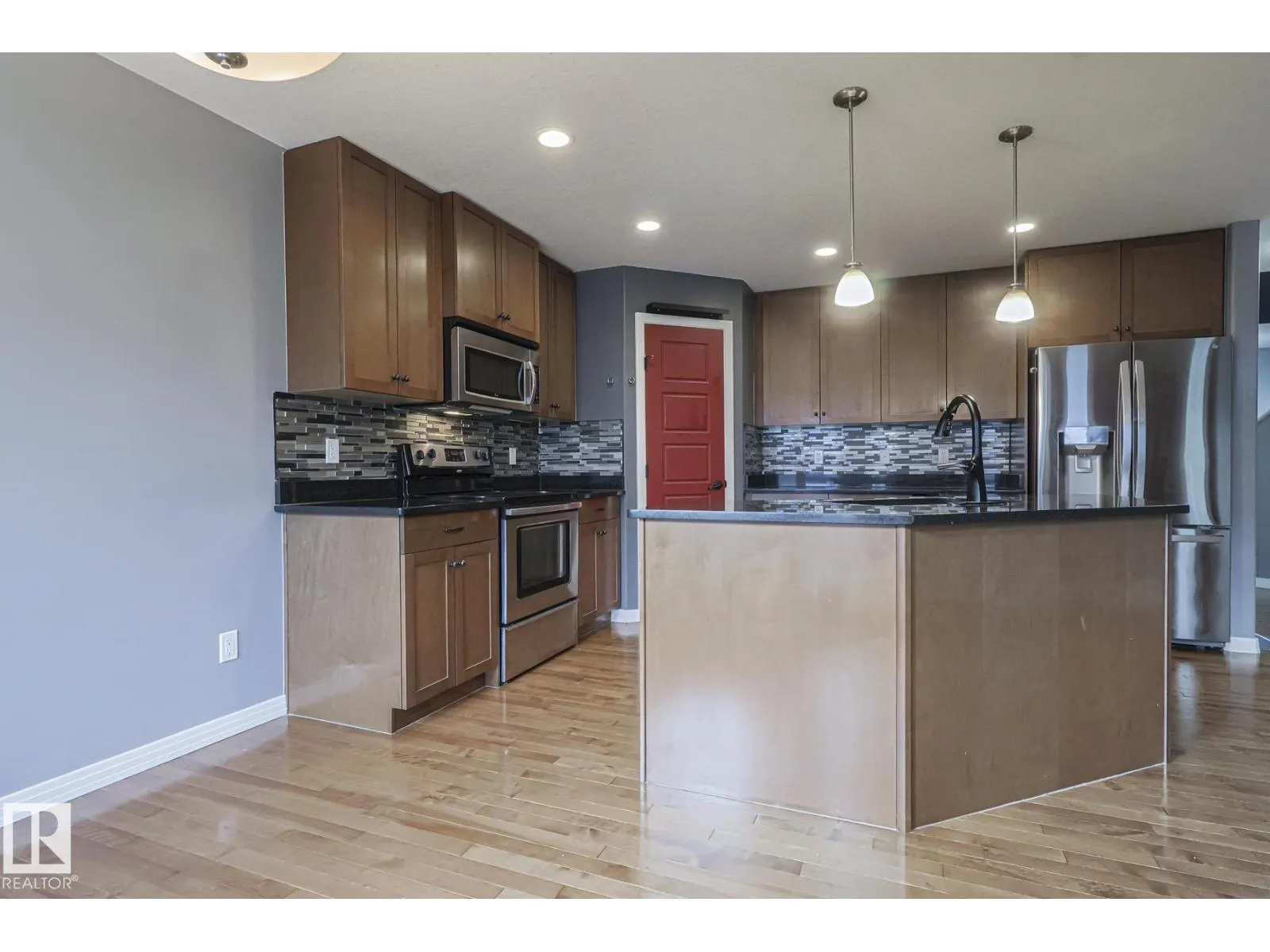 819 172 ST SW