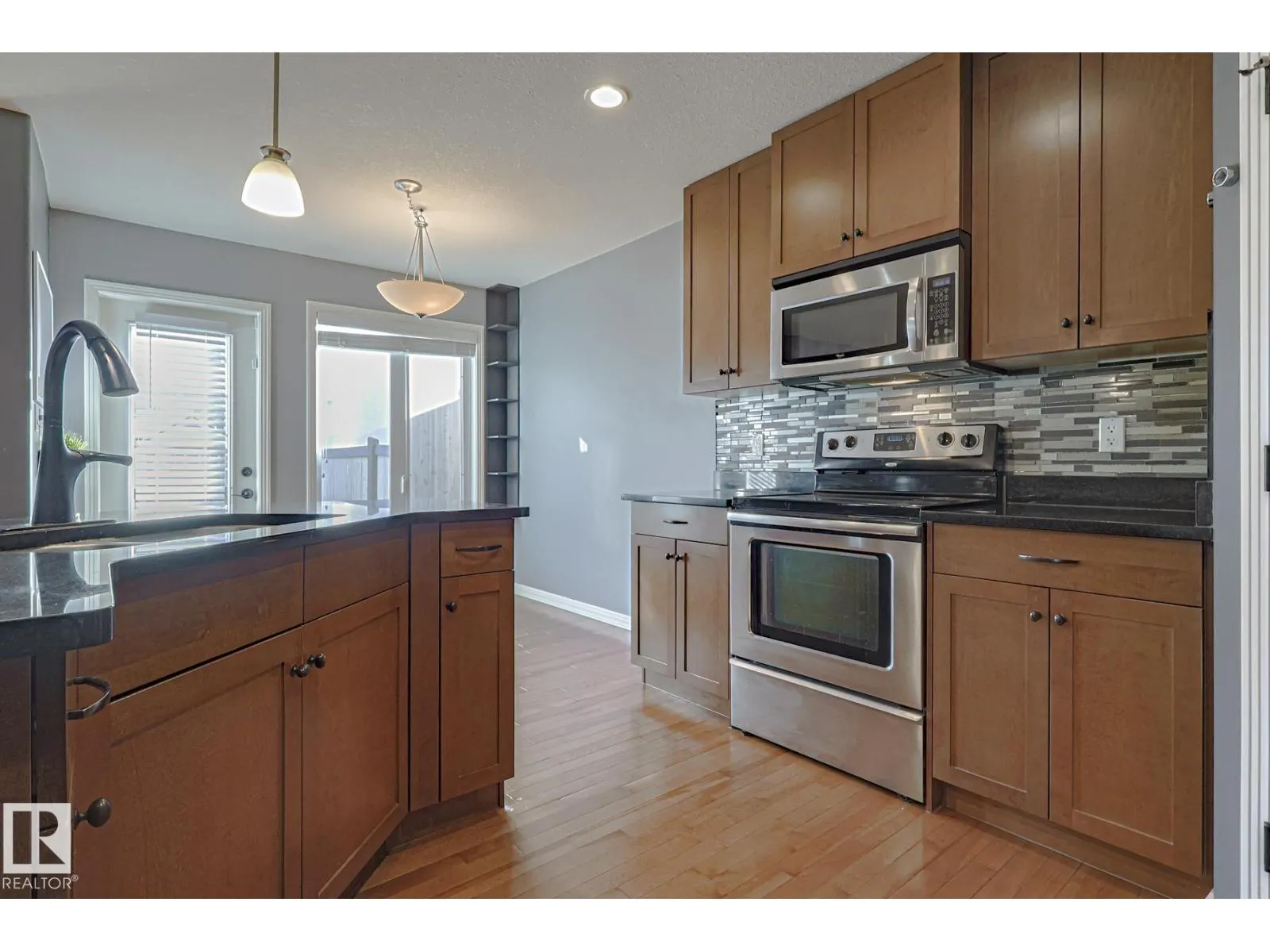 819 172 ST SW