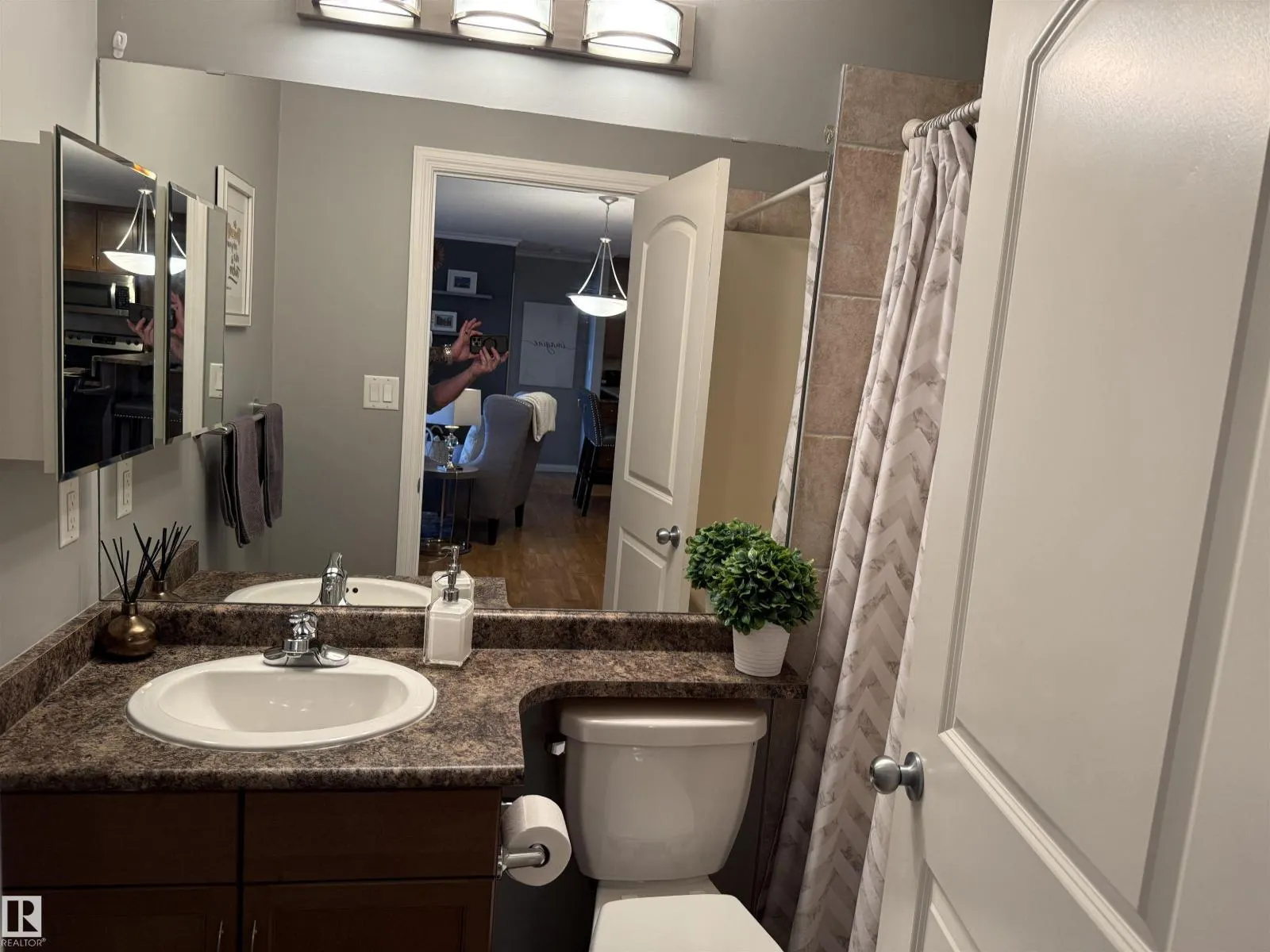 #415 1204 156 ST NW