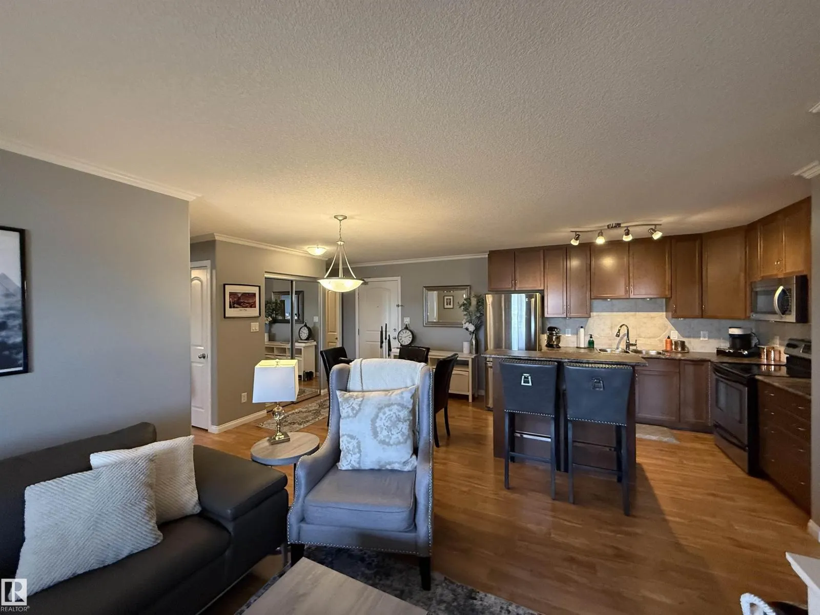 #415 1204 156 ST NW