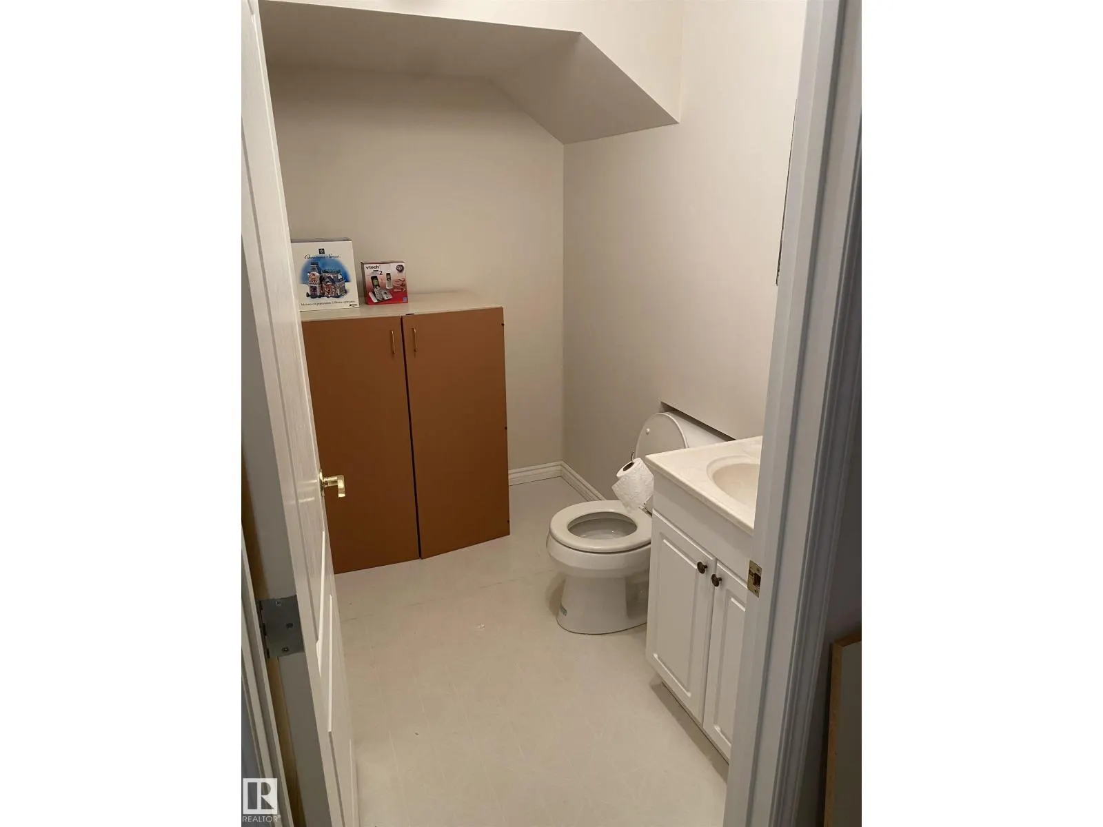 #22 13320 124 ST NW
