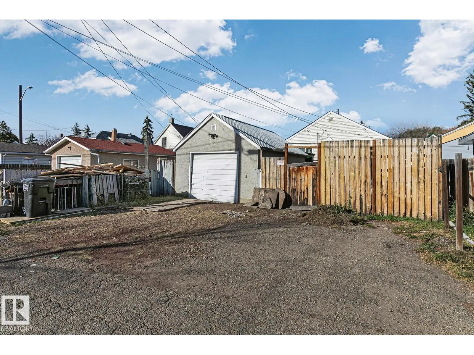 9221 110 AV NW