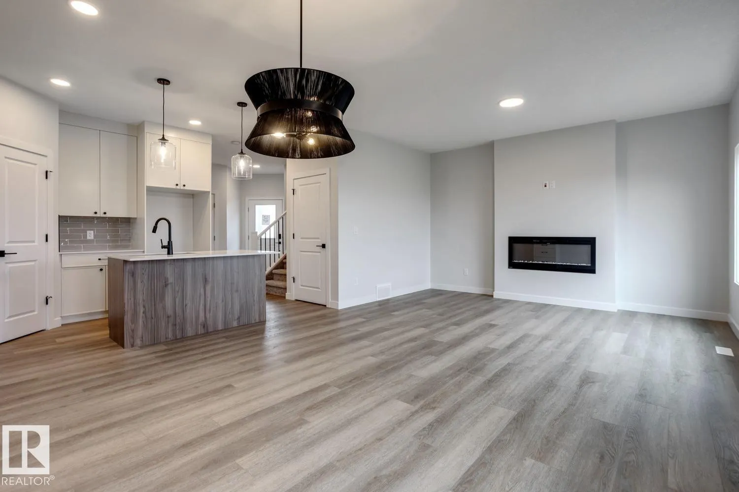 165 CALEDON CR