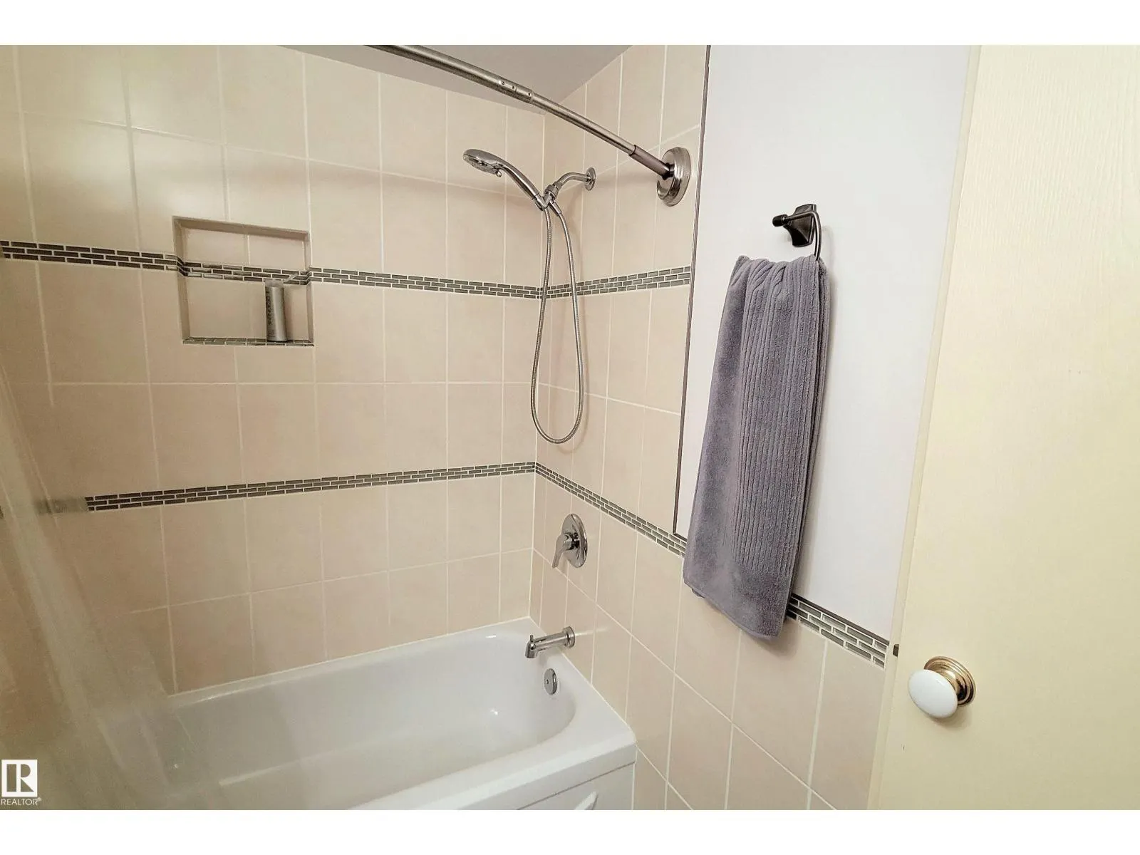 #206 10826 113 ST NW