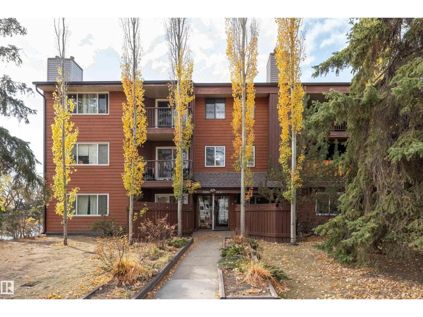 #206 10826 113 ST NW