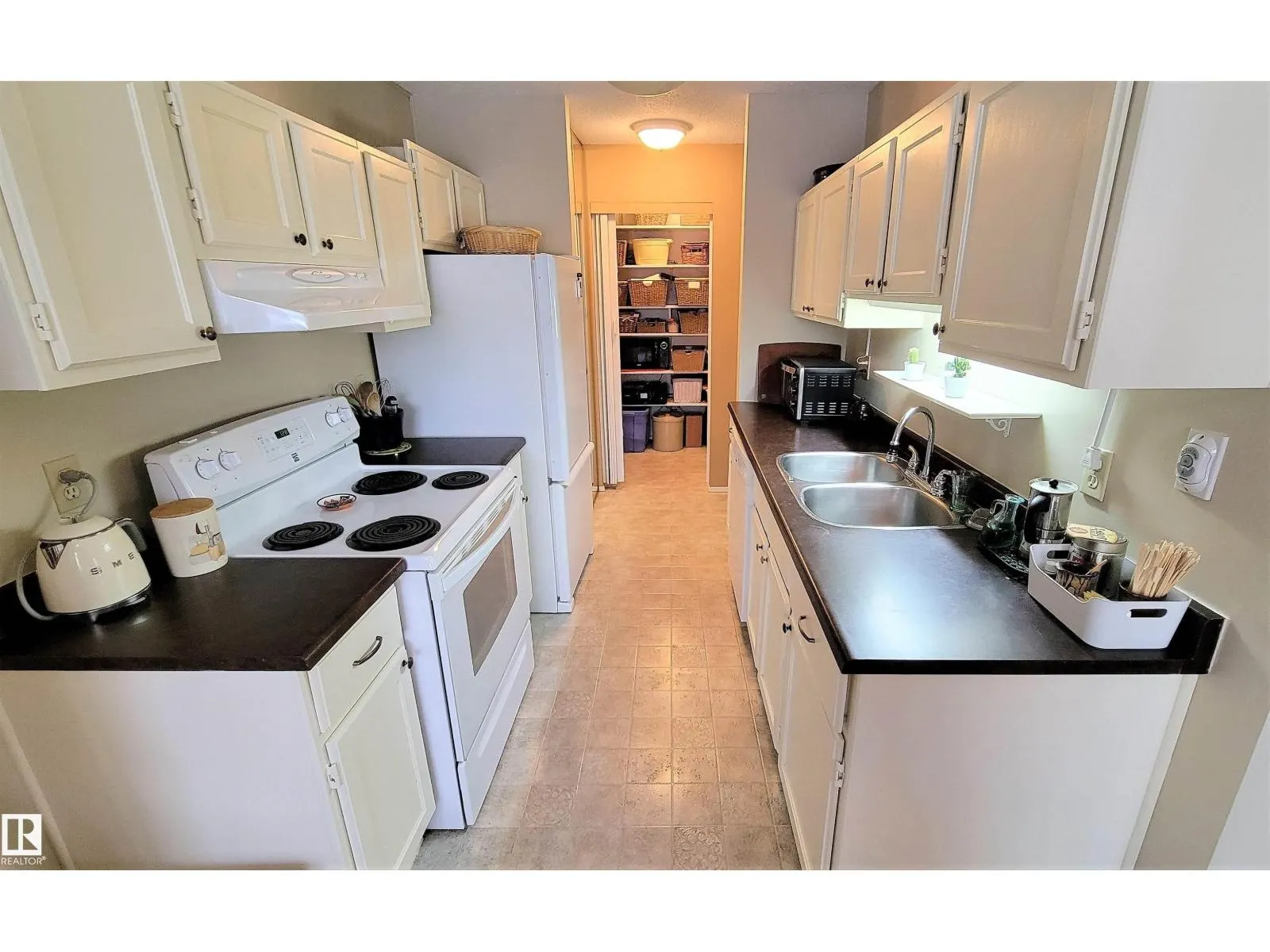 #206 10826 113 ST NW