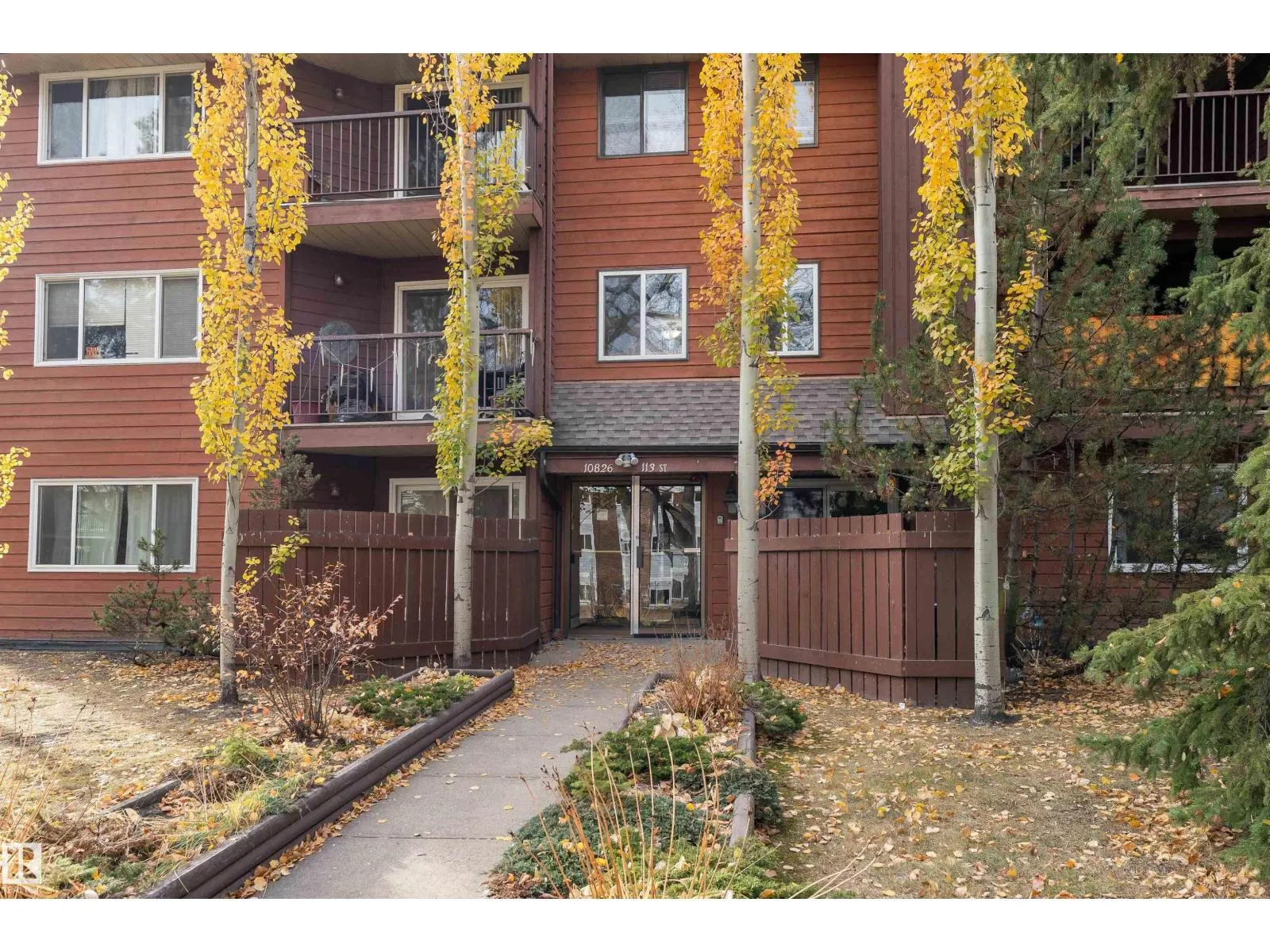 #206 10826 113 ST NW