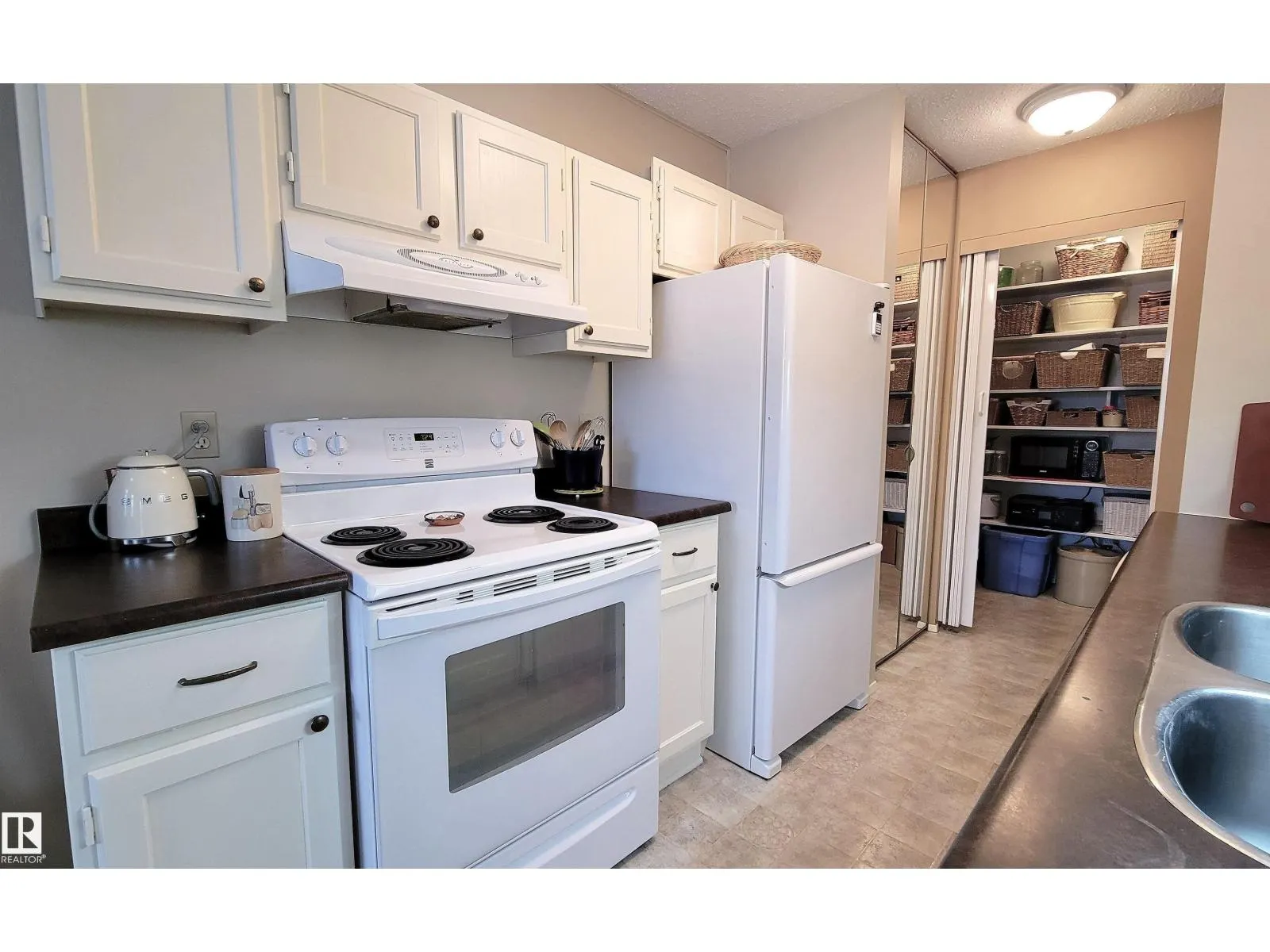 #206 10826 113 ST NW