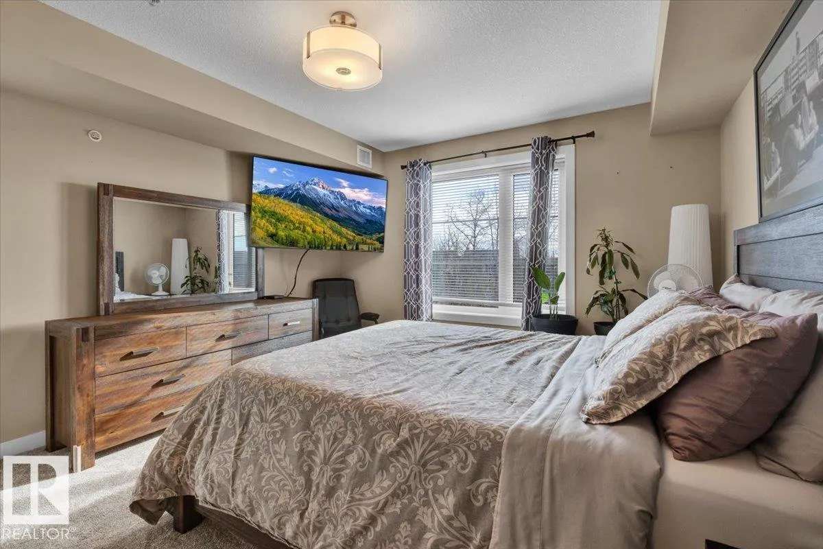 #305 5029 EDGEMONT BV NW