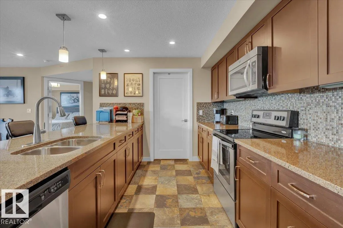 #305 5029 EDGEMONT BV NW