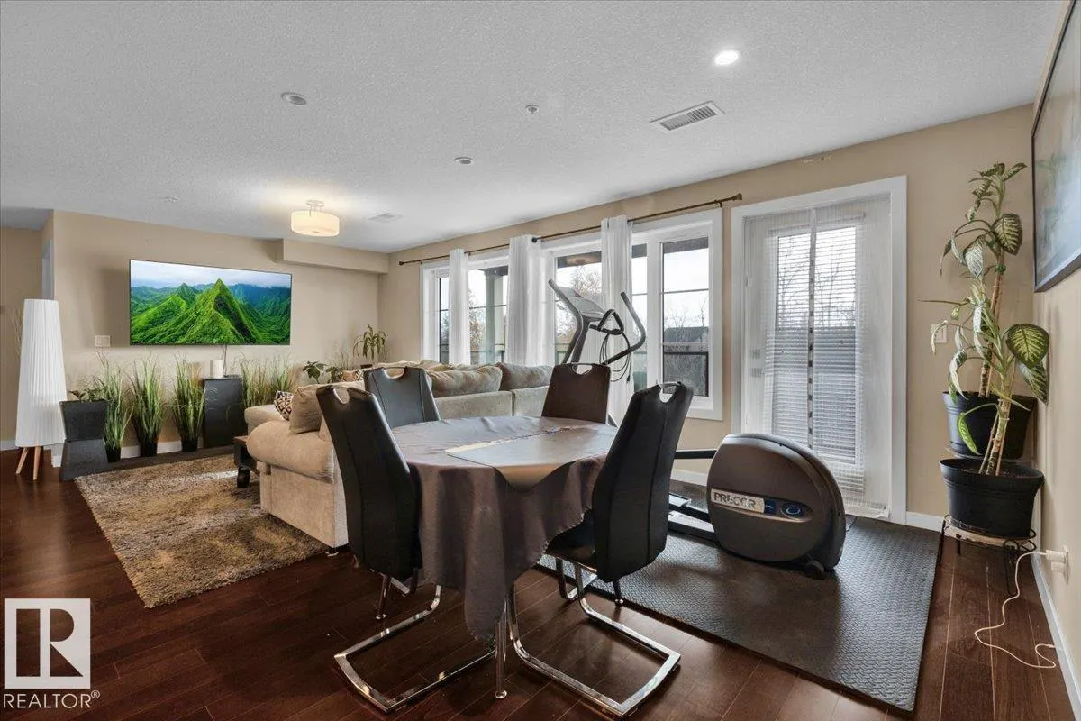 #305 5029 EDGEMONT BV NW