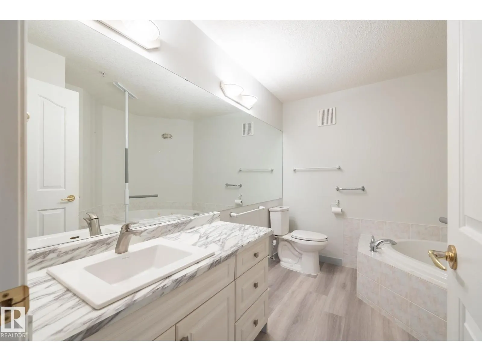 #106 6703 172 ST NW